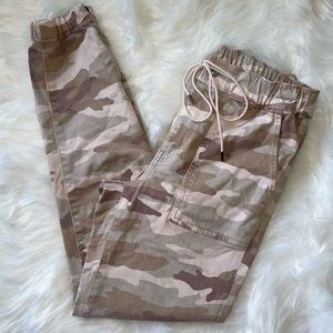 American Eagle Camo Cargo Joggers